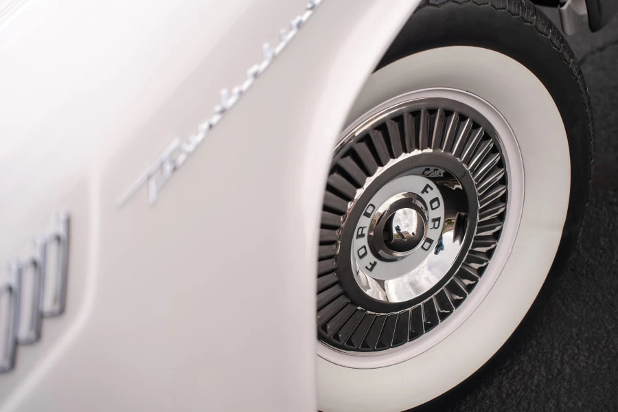 1957 Ford Thunderbird 1st Gen - Image 25 of 31
