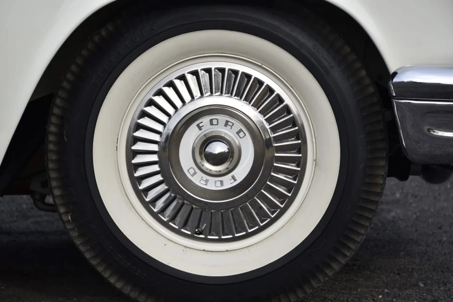 1957 Ford Thunderbird 1st Gen - Image 19 of 31