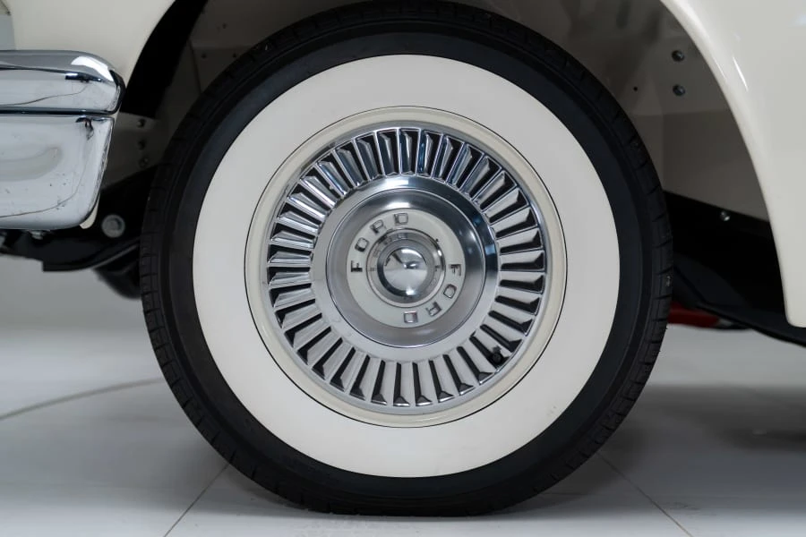 1957 Ford Thunderbird 1st Gen - Image 24 of 31