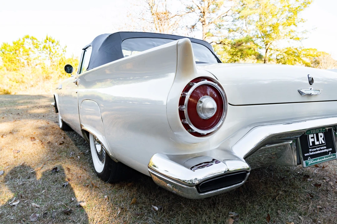 1957 Ford Thunderbird 1st Gen - Image 26 of 31