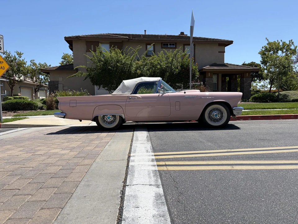 1957 Ford Thunderbird 1st Gen - Image 21 of 31