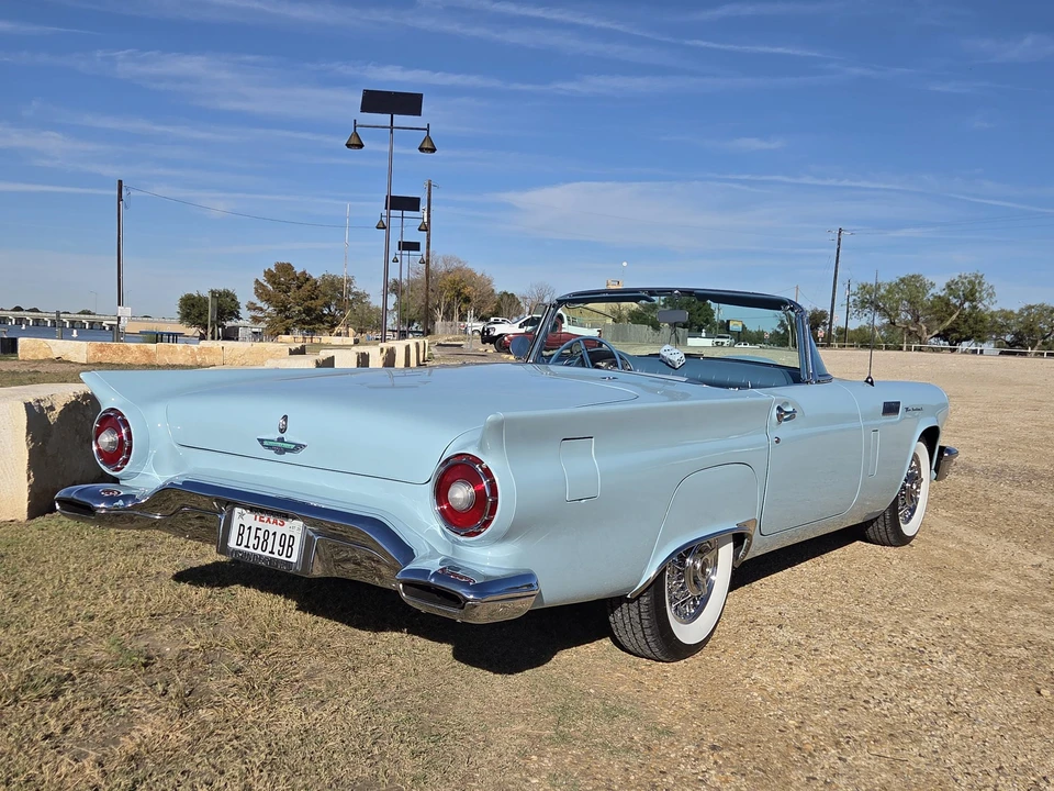 1957 Ford Thunderbird 1st Gen - Image 21 of 31