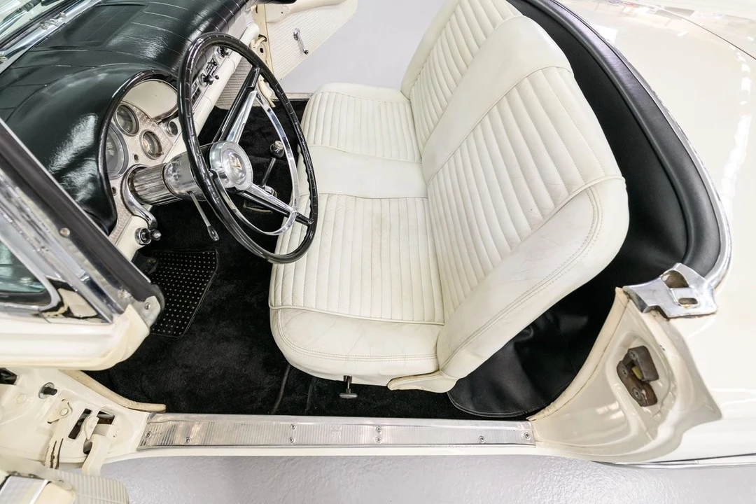1957 Ford Thunderbird 1st Gen - Image 27 of 31
