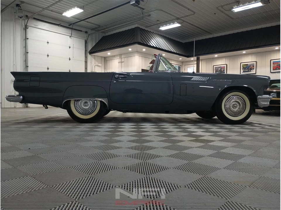 1957 Ford Thunderbird 1st Gen - Image 25 of 31