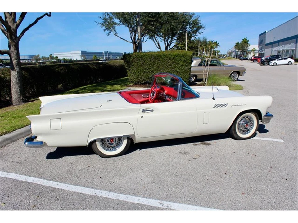 1957 Ford Thunderbird 1st Gen - Image 21 of 31