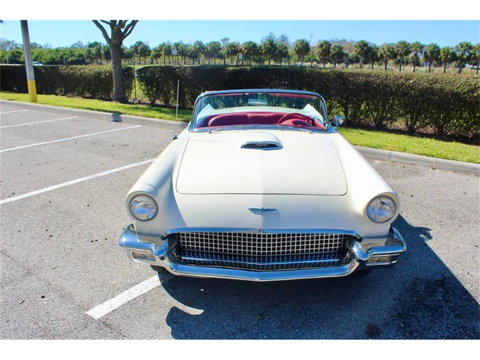 1957 Ford Thunderbird 1st Gen - Image 26 of 31