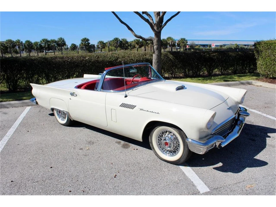 1957 Ford Thunderbird 1st Gen - Image 24 of 31