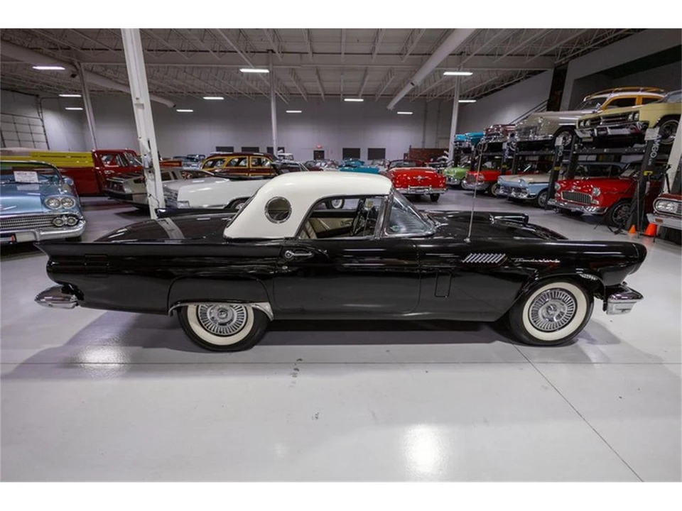 1957 Ford Thunderbird 1st Gen - Image 29 of 31