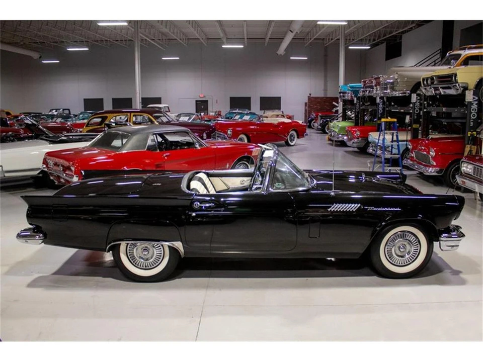 1957 Ford Thunderbird 1st Gen - Image 21 of 31
