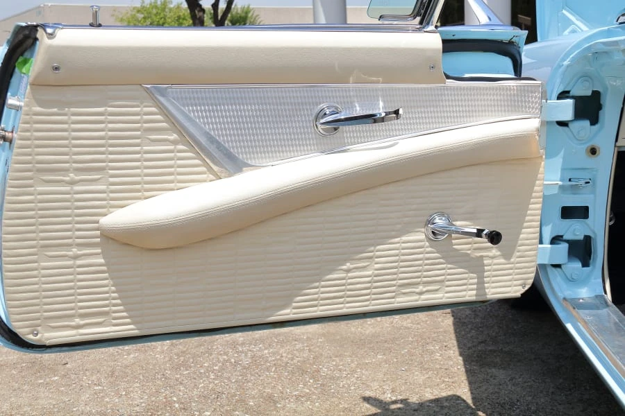 1957 Ford Thunderbird 1st Gen - Image 28 of 31