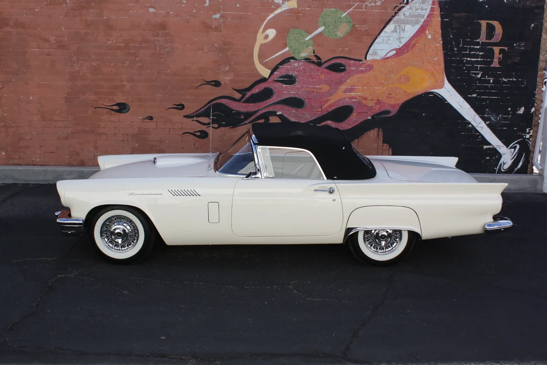 1957 Ford Thunderbird 1st Gen - Image 26 of 31