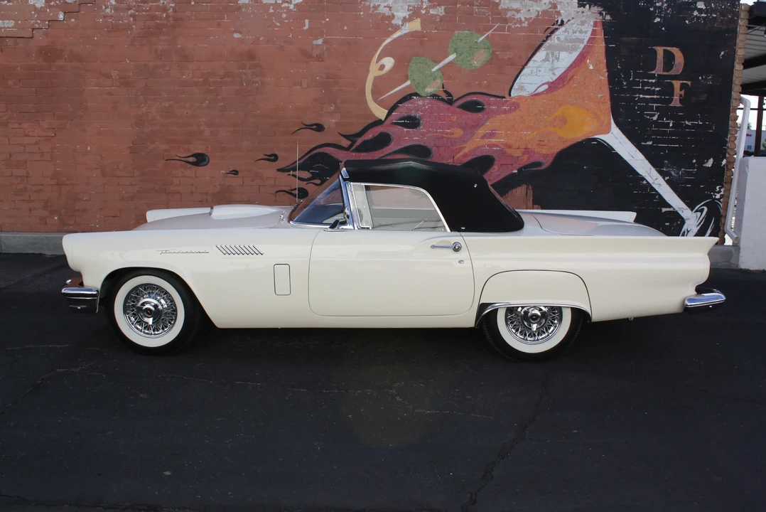 1957 Ford Thunderbird 1st Gen - Image 25 of 31