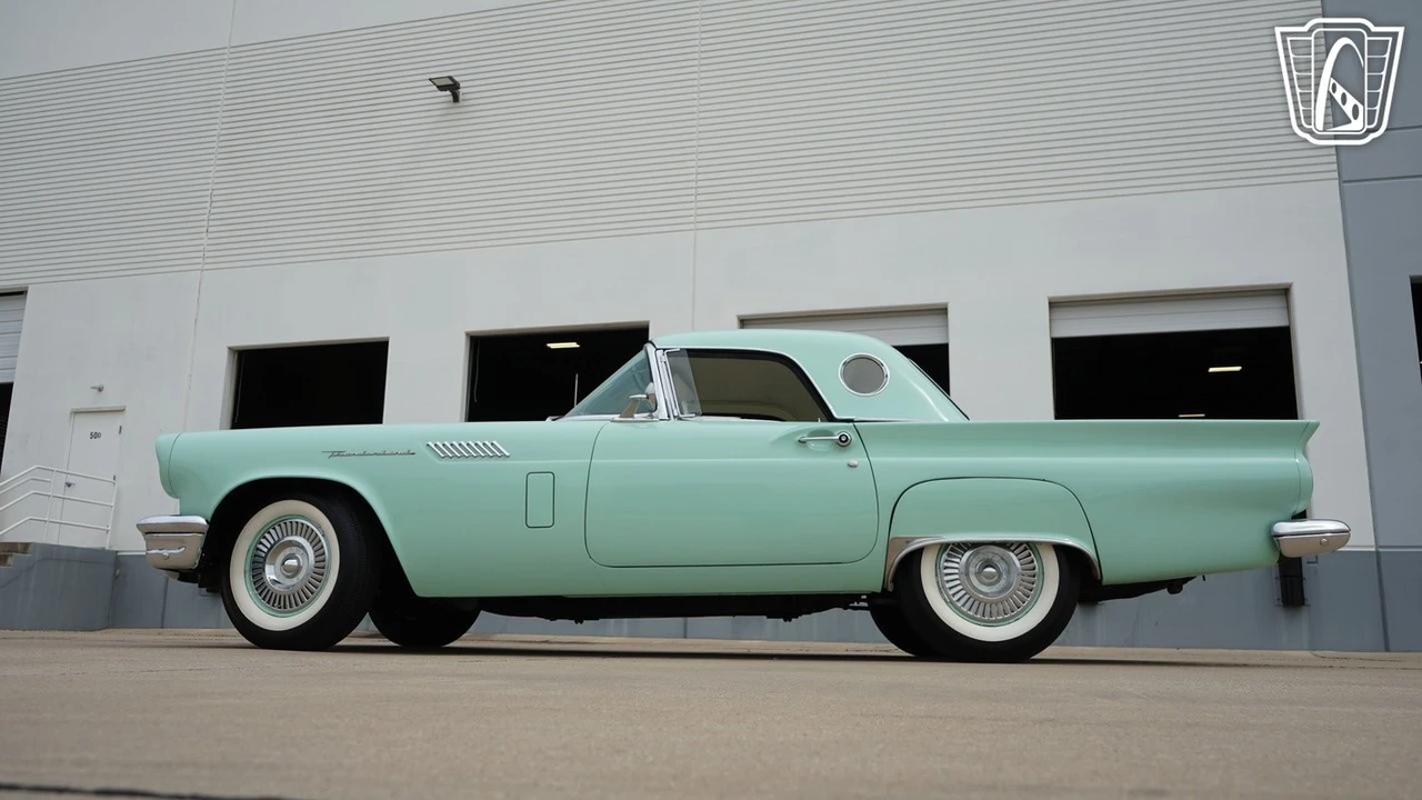 1957 Ford Thunderbird 1st Gen - Image 9 of 12