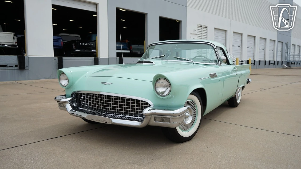 1957 Ford Thunderbird 1st Gen - Image 4 of 12