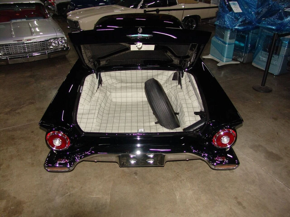 1957 Ford Thunderbird 1st Gen - Image 29 of 31