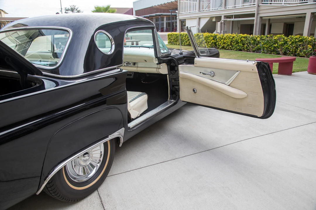 1957 Ford Thunderbird 1st Gen - Image 26 of 31