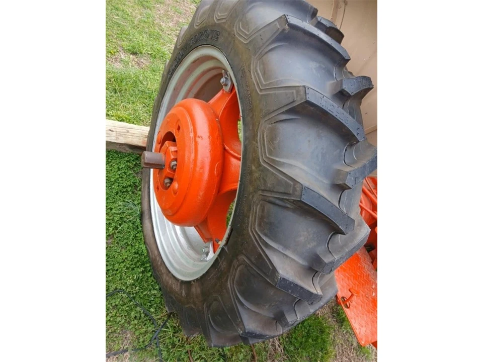 1957 Ford Tractor - Image 9 of 14