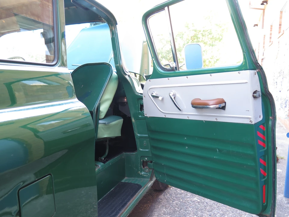 1957 GMC Suburban 4th Gen - Image 28 of 31