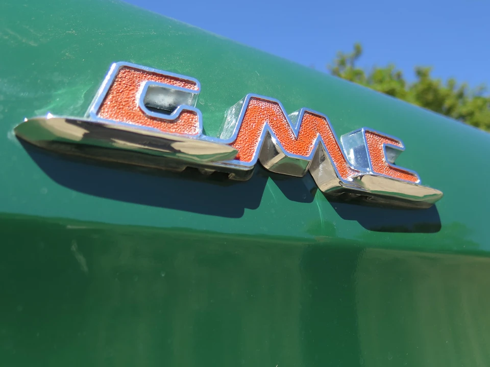 1957 GMC Suburban 4th Gen - Image 15 of 31