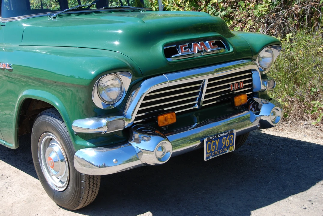 1957 GMC Suburban 4th Gen - Image 11 of 31