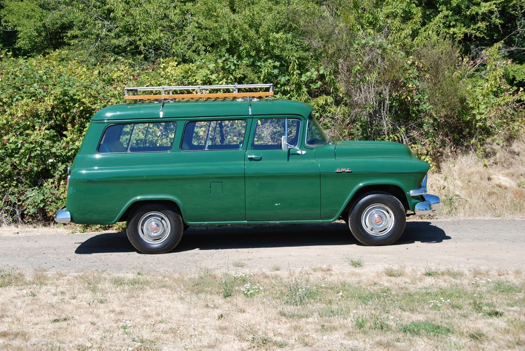 1957 GMC Suburban 4th Gen - Image 9 of 31