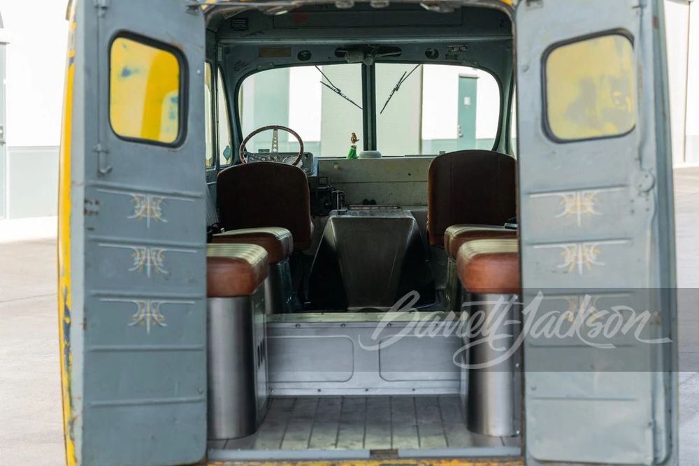 1957 International - Image 7 of 15