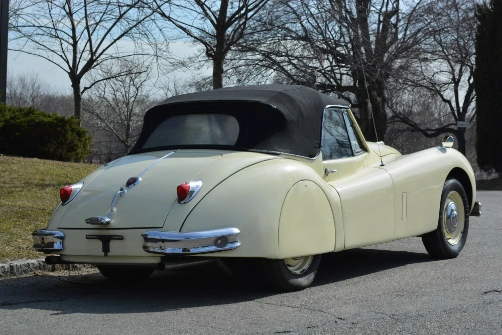 1957 Jaguar XK - Image 5 of 11