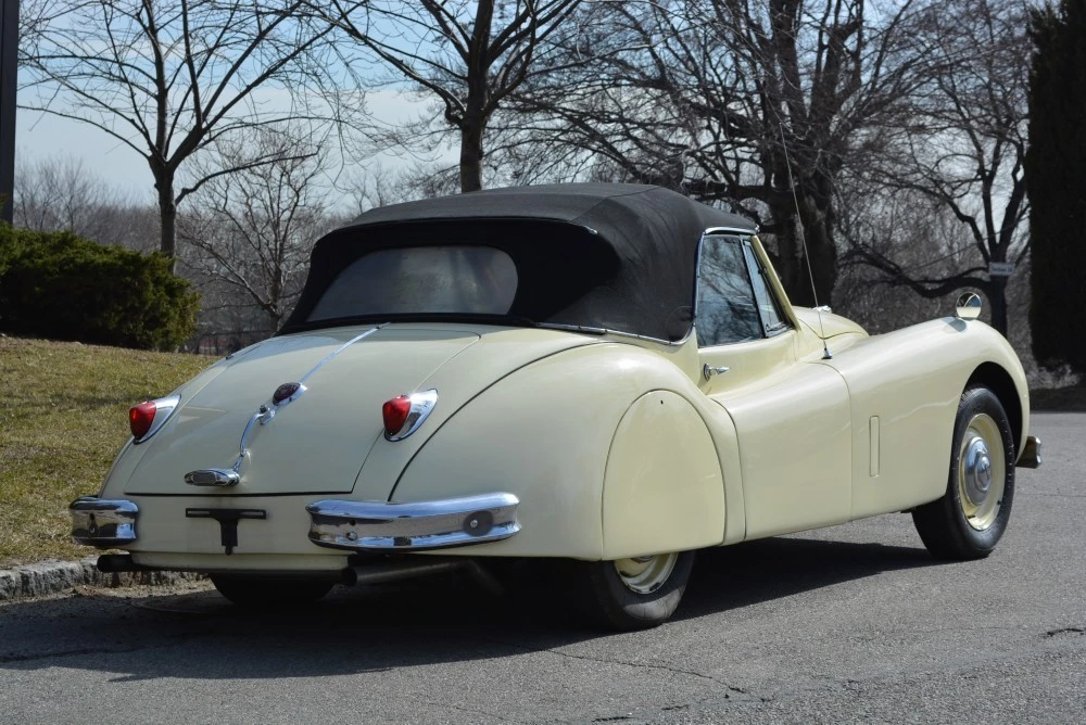 1957 Jaguar XK - Image 7 of 9