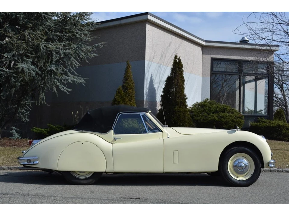 1957 Jaguar XK140 - Image 4 of 9