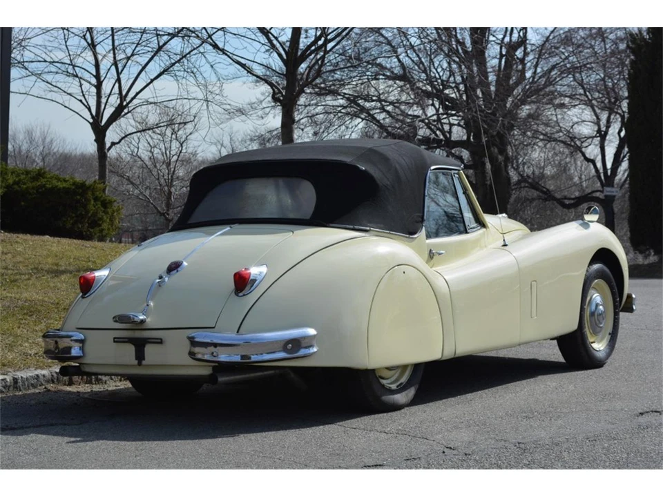 1957 Jaguar XK140 - Image 7 of 9