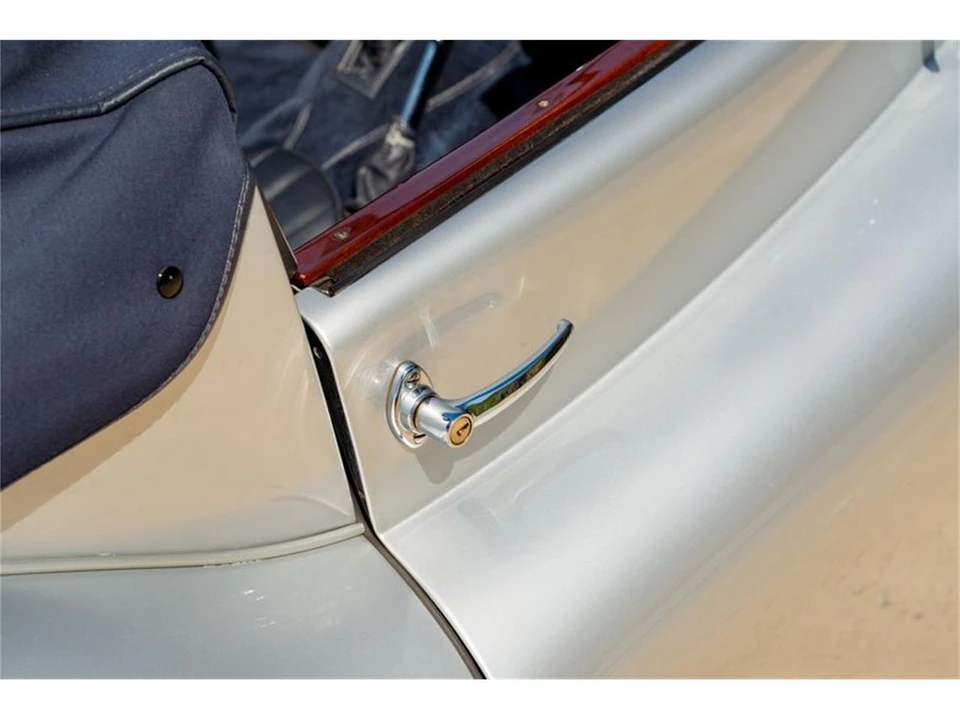 1957 Jaguar XK140 - Image 18 of 31