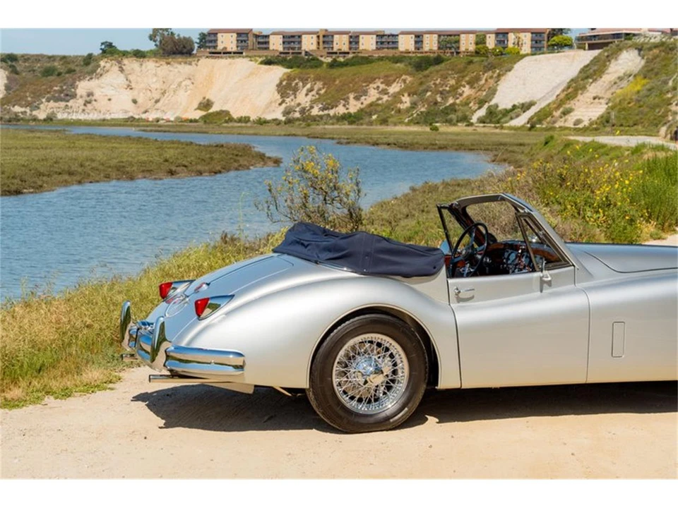 1957 Jaguar XK140 - Image 9 of 31