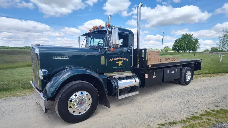 1957 Kenworth - Image 4 of 13