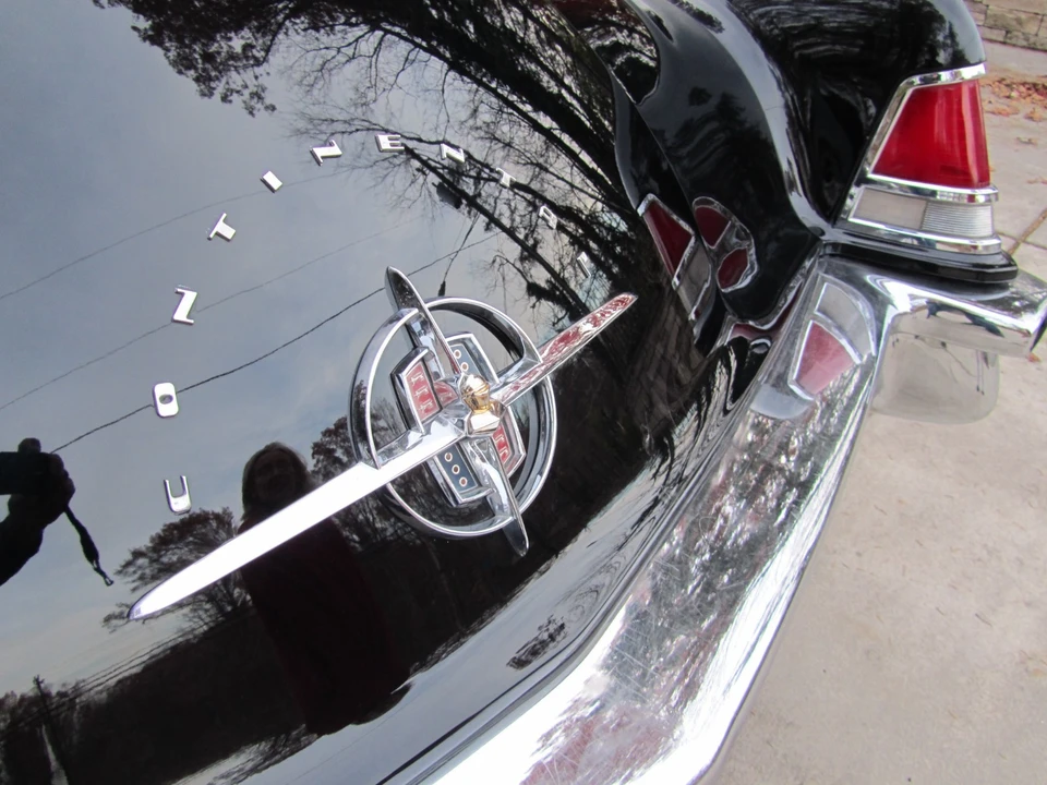 1957 Lincoln Continental - Image 6 of 21