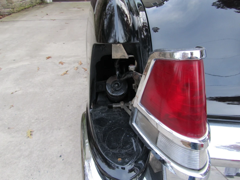 1957 Lincoln Continental - Image 7 of 21