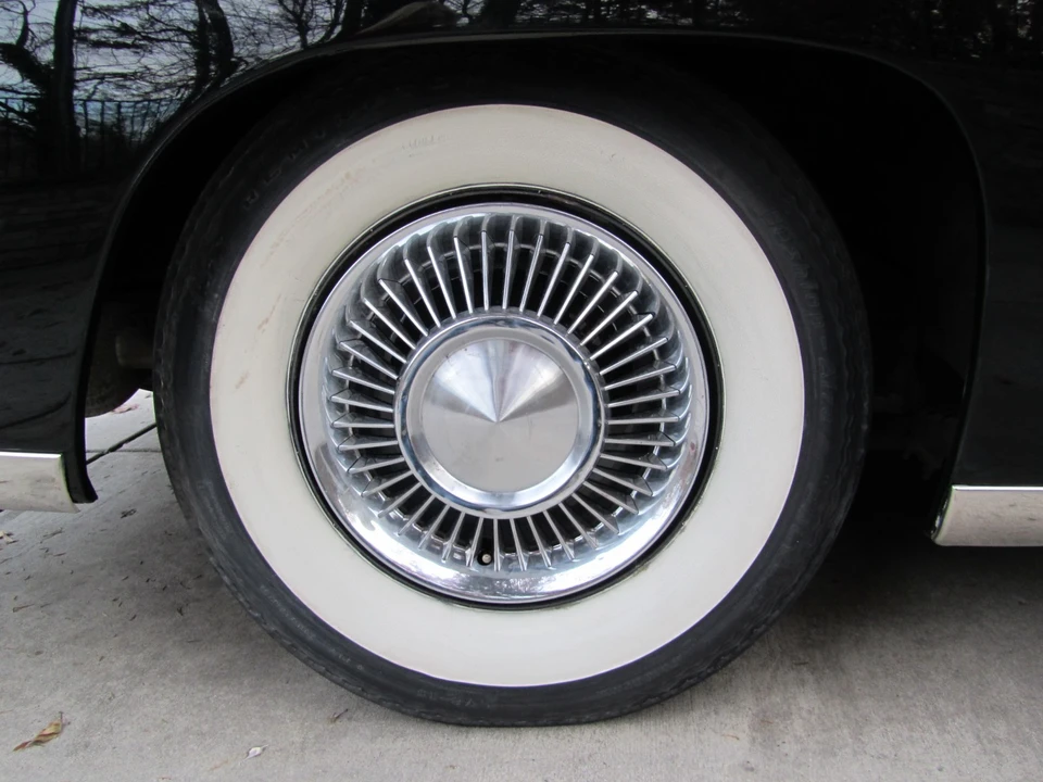 1957 Lincoln Continental - Image 9 of 21