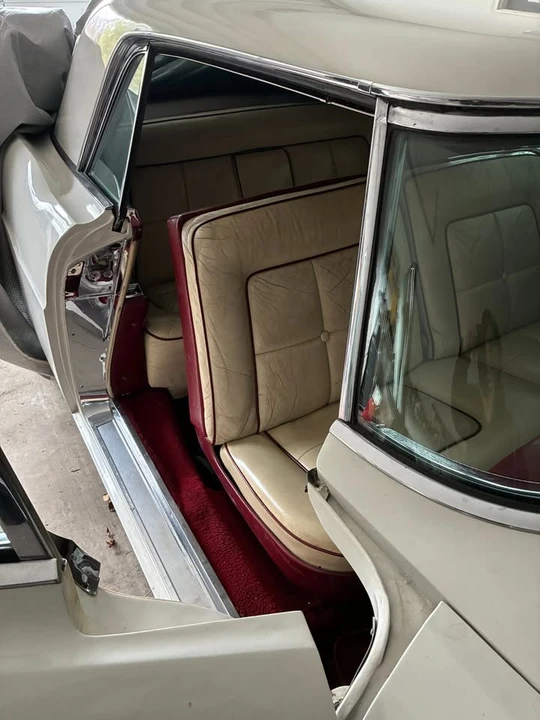 1957 Lincoln Continental - Image 15 of 19