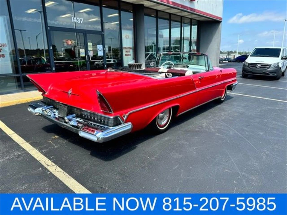 1957 Lincoln Premiere - Image 2 of 31
