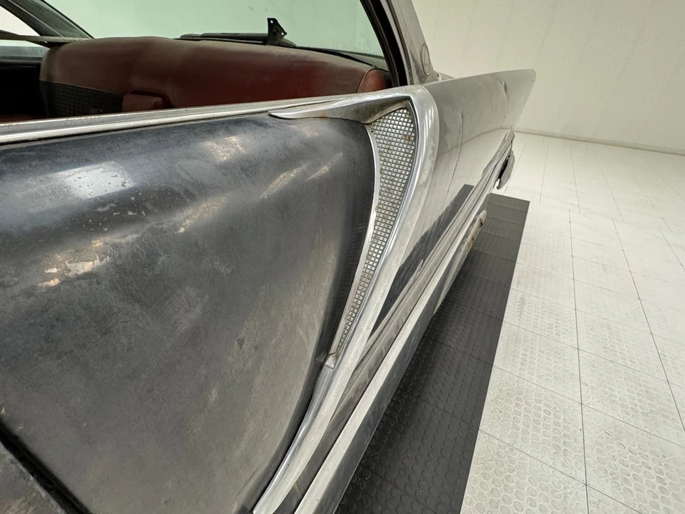 1957 Lincoln Premiere - Image 9 of 31