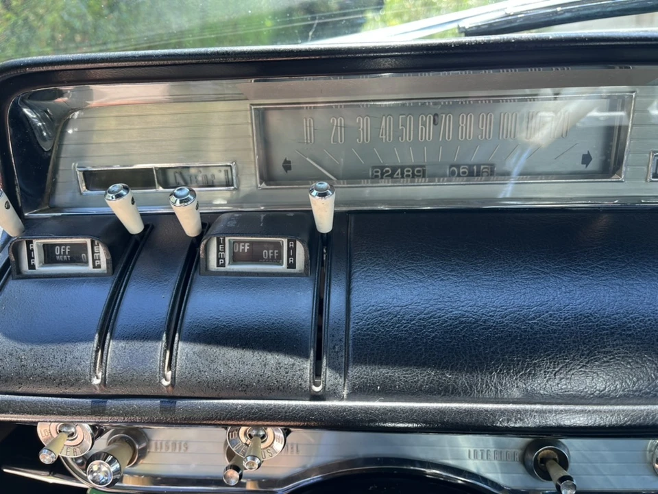 1957 Lincoln Premiere - Image 23 of 31