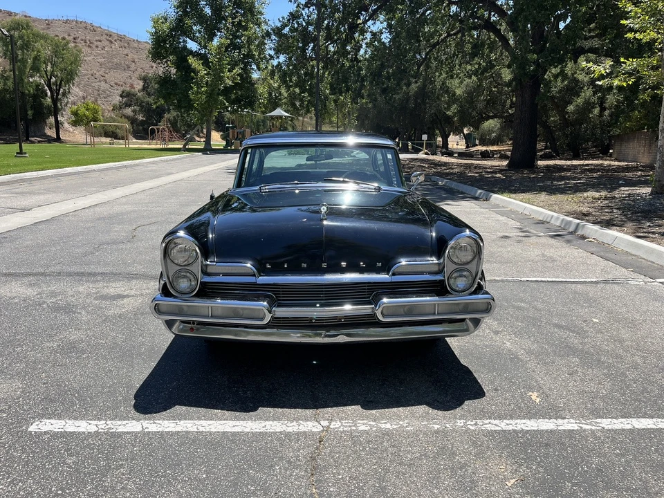 1957 Lincoln Premiere - Image 2 of 31