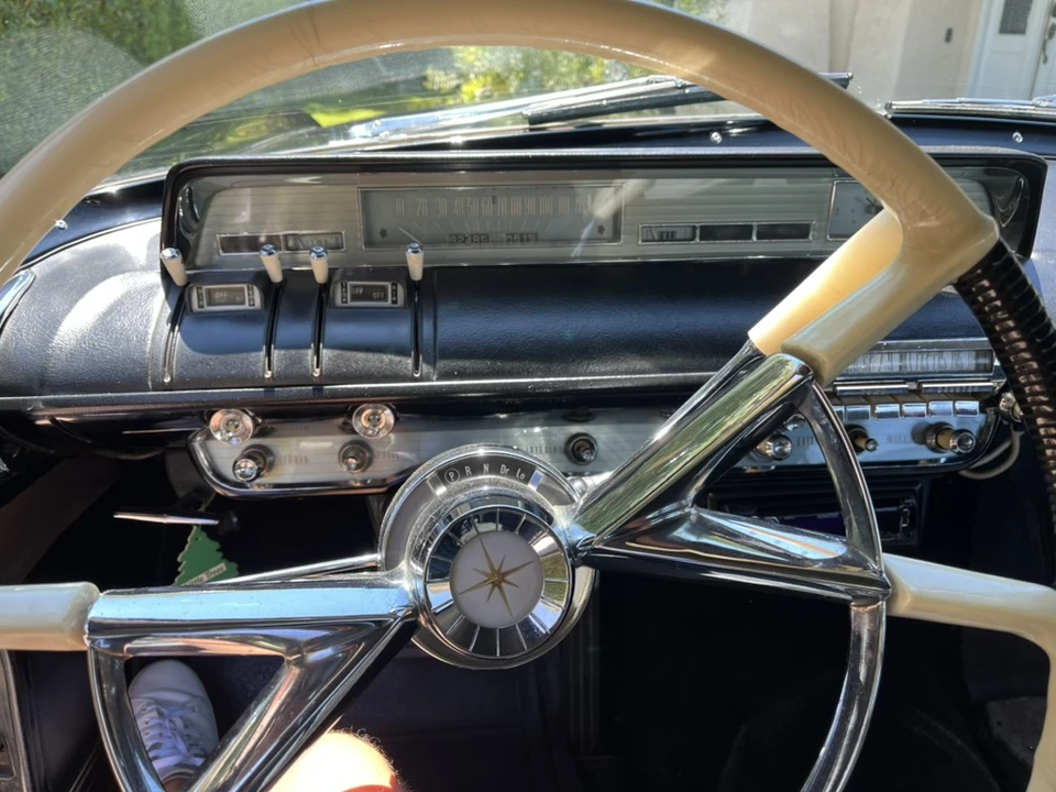 1957 Lincoln Premiere - Image 21 of 31