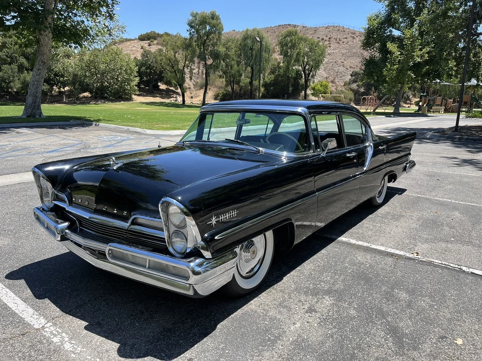 1957 Lincoln Premiere - Image 3 of 31