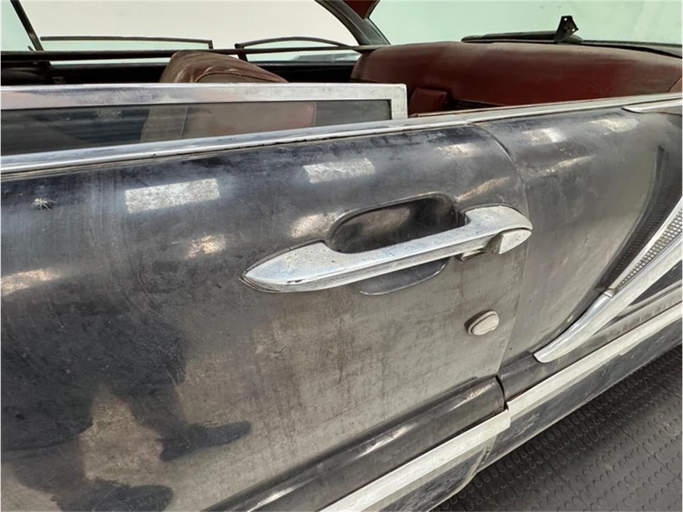 1957 Lincoln Premiere - Image 17 of 31