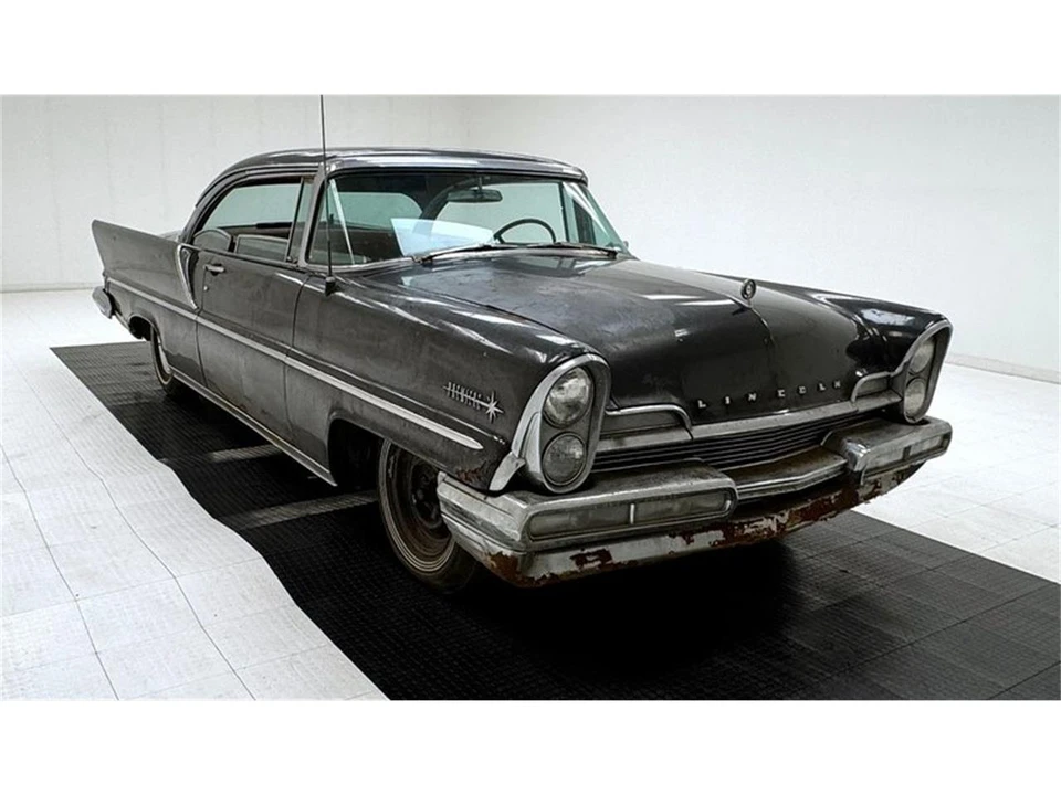 1957 Lincoln Premiere - Image 7 of 31