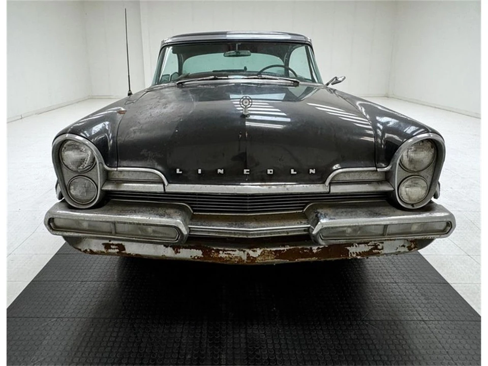 1957 Lincoln Premiere - Image 8 of 31