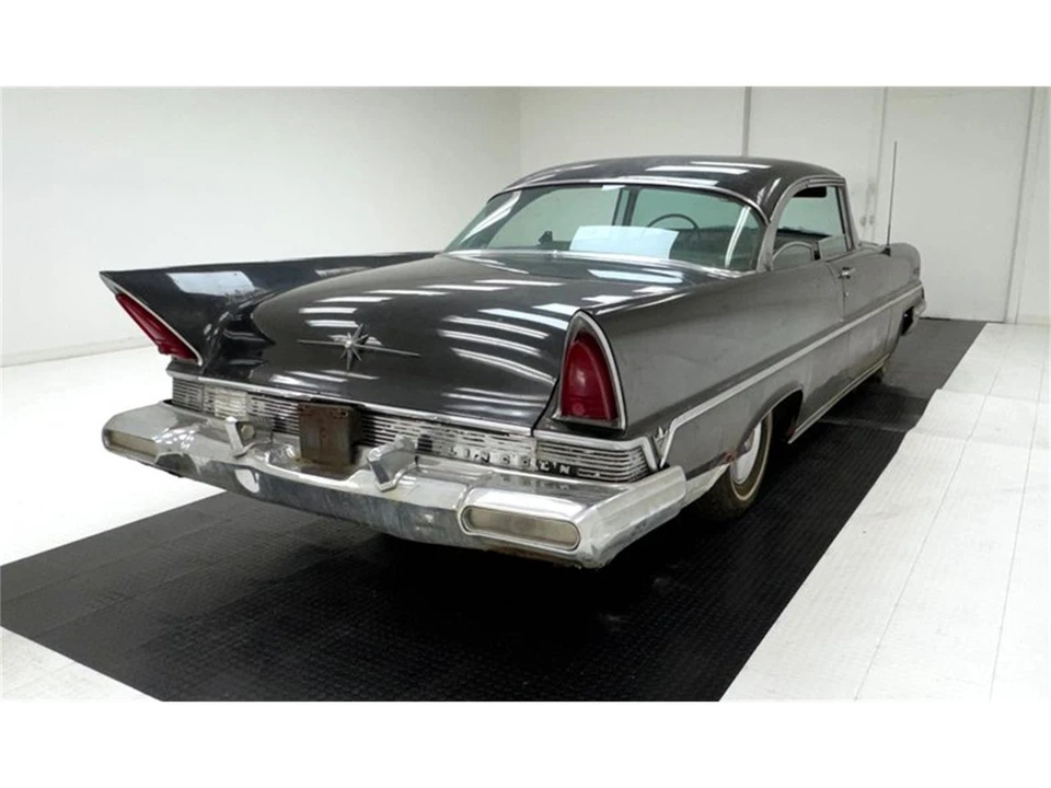 1957 Lincoln Premiere - Image 5 of 31