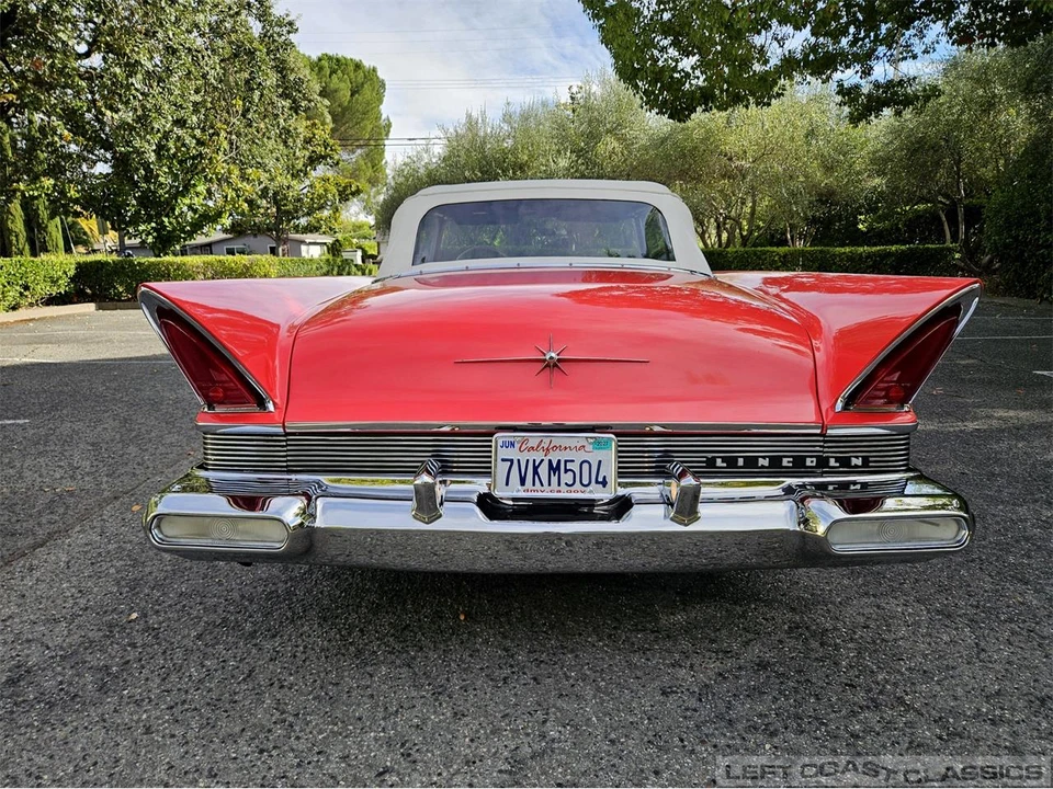 1957 Lincoln Premiere - Image 9 of 31