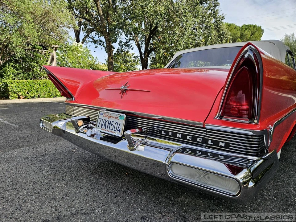 1957 Lincoln Premiere - Image 23 of 31