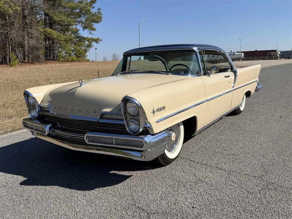 1957 Lincoln Premiere - Image 4 of 12
